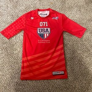 Siege men’s Large football t shirt